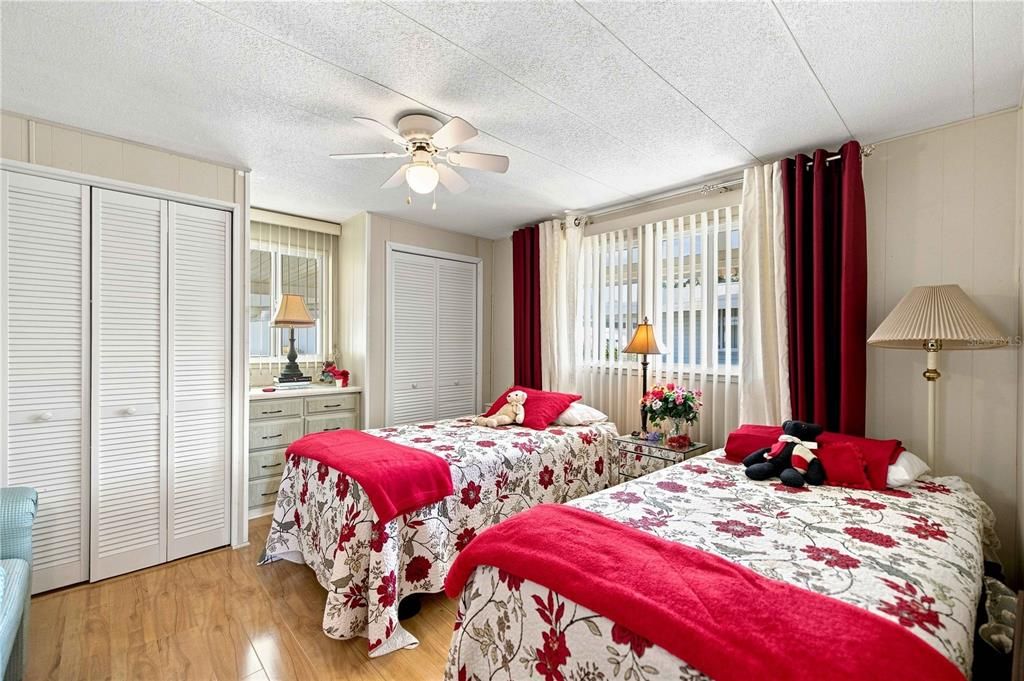 For Sale: $279,000 (2 beds, 2 baths, 1194 Square Feet)