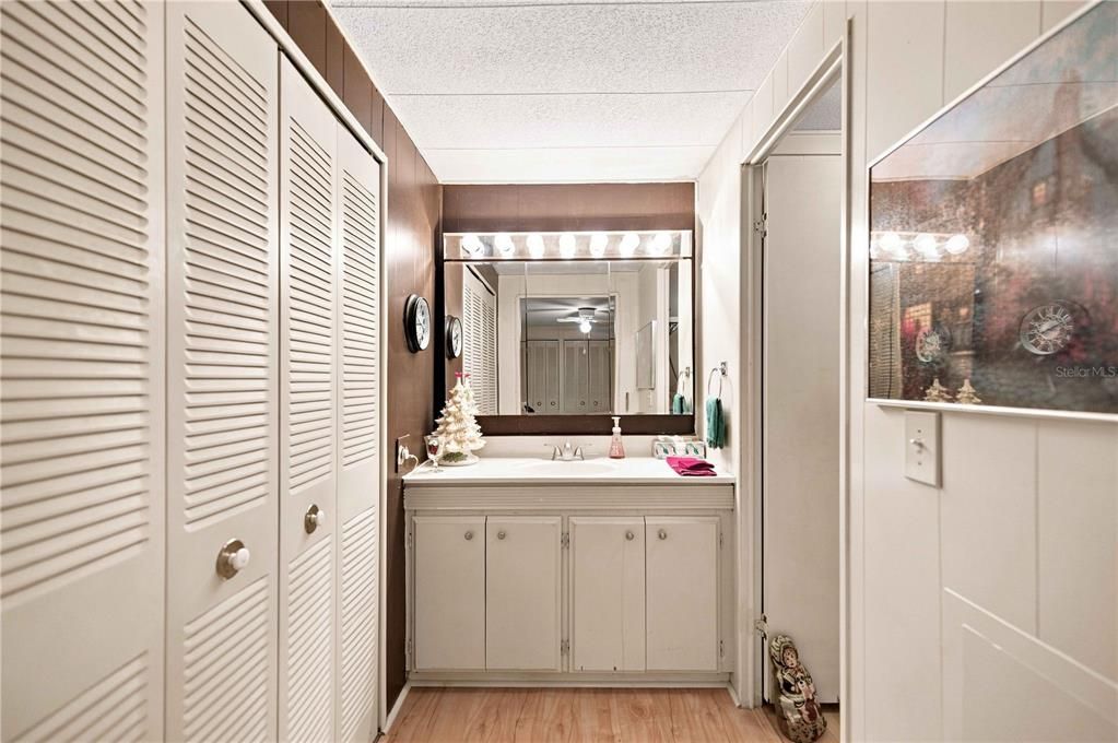 For Sale: $279,000 (2 beds, 2 baths, 1194 Square Feet)