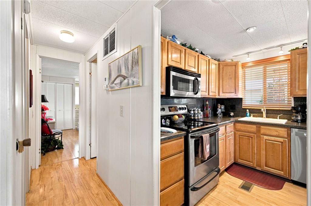 For Sale: $279,000 (2 beds, 2 baths, 1194 Square Feet)