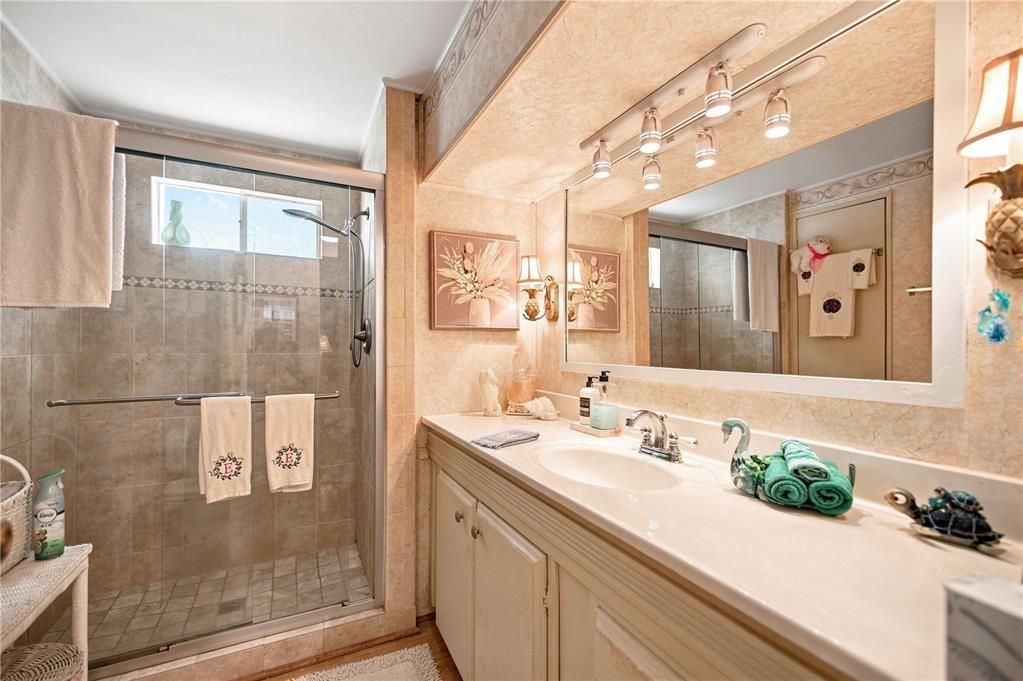 For Sale: $279,000 (2 beds, 2 baths, 1194 Square Feet)