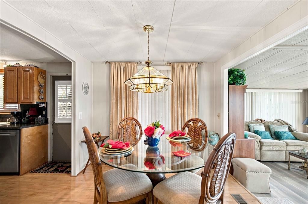 For Sale: $279,000 (2 beds, 2 baths, 1194 Square Feet)