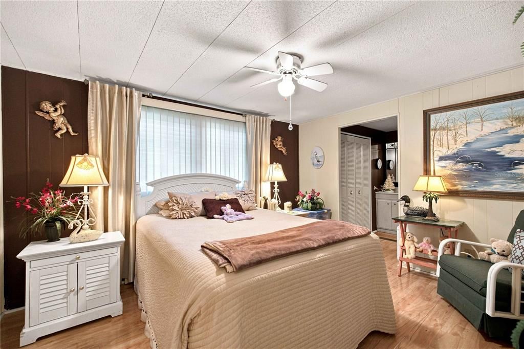 For Sale: $279,000 (2 beds, 2 baths, 1194 Square Feet)