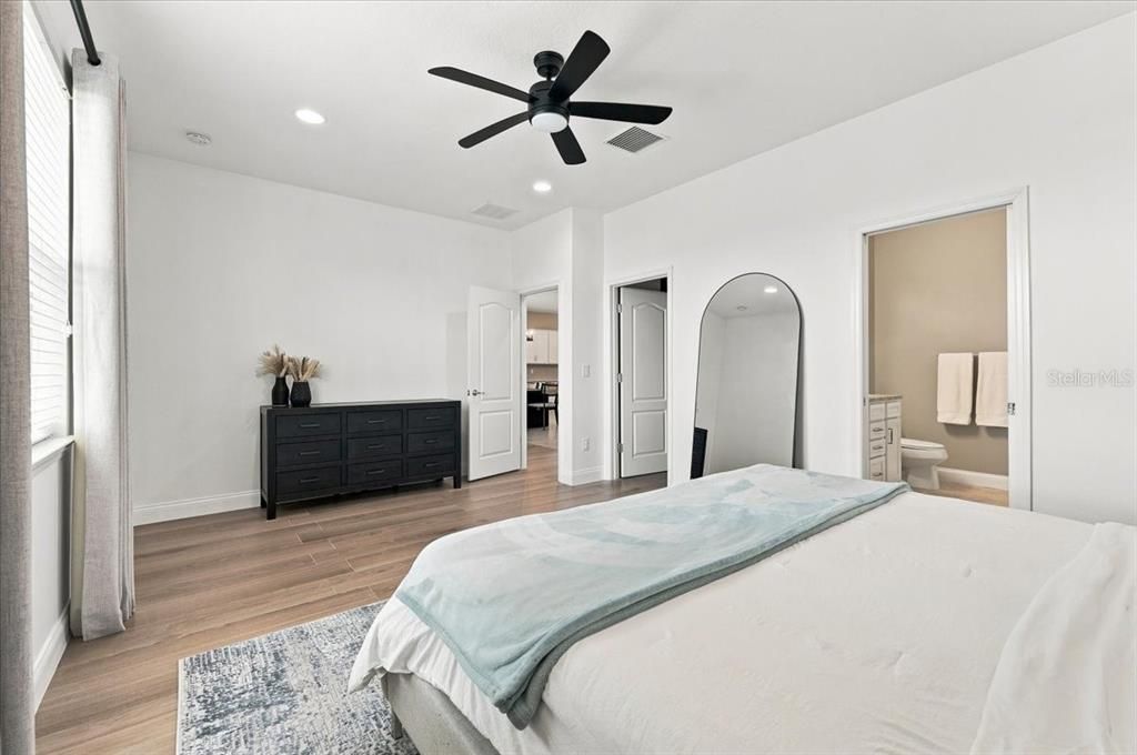 : $429,900 (4 camas, 2 baños, 2144 Pies cuadrados)