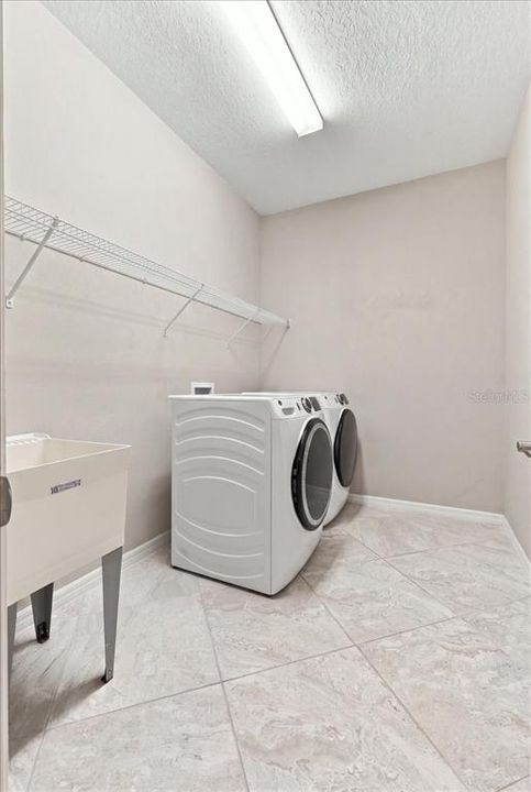 : $429,900 (4 camas, 2 baños, 2144 Pies cuadrados)