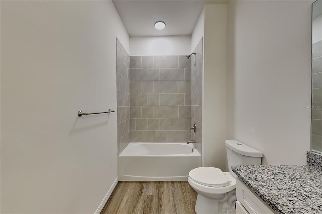 На продажу: $299,900 (3 спален, 2 ванн, 1710 Квадратных фут)