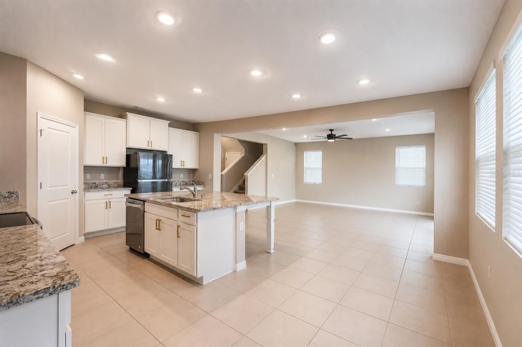 For Sale: $629,000 (5 beds, 4 baths, 4084 Square Feet)