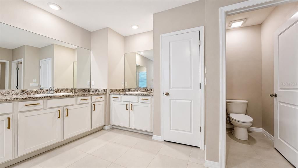 For Sale: $629,000 (5 beds, 4 baths, 4084 Square Feet)