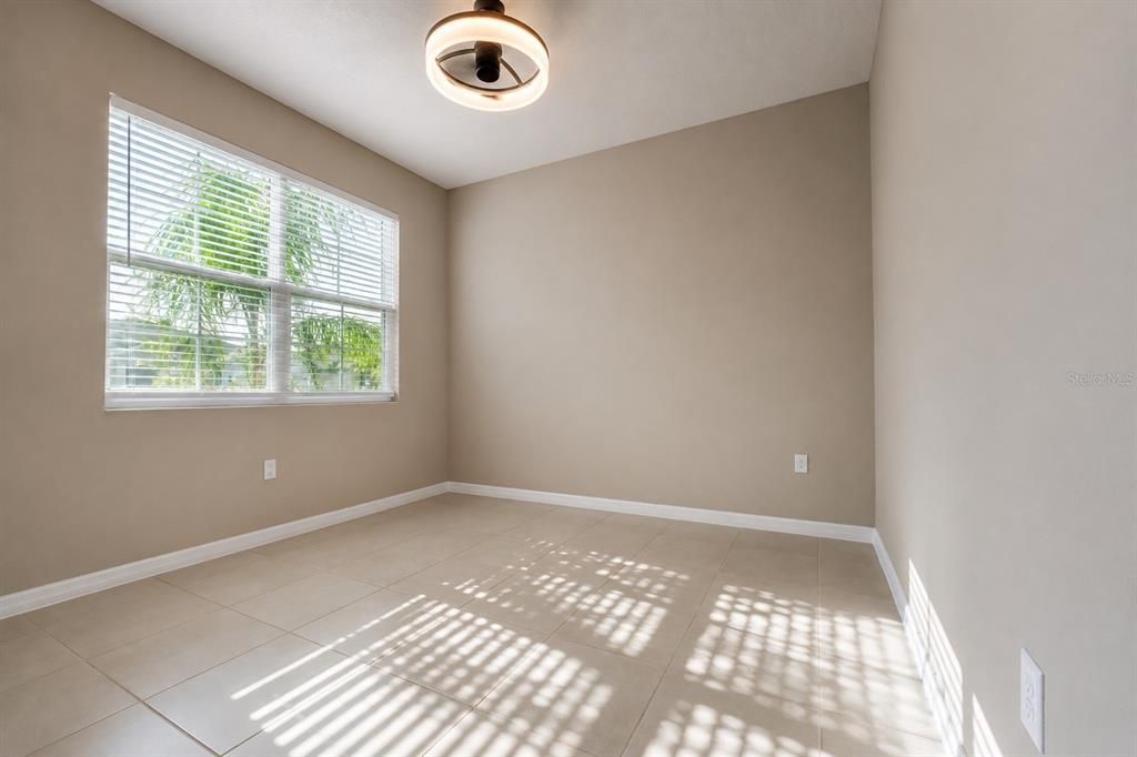 For Sale: $629,000 (5 beds, 4 baths, 4084 Square Feet)