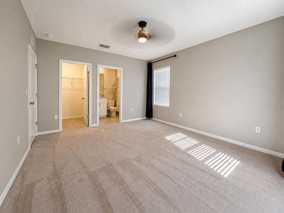 For Sale: $629,000 (5 beds, 4 baths, 4084 Square Feet)