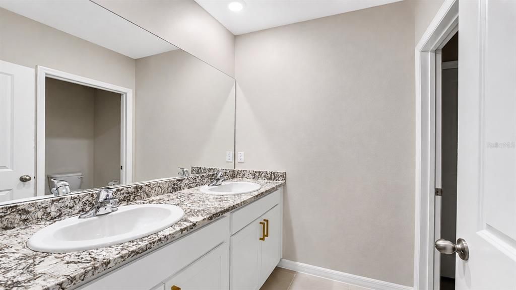 For Sale: $629,000 (5 beds, 4 baths, 4084 Square Feet)