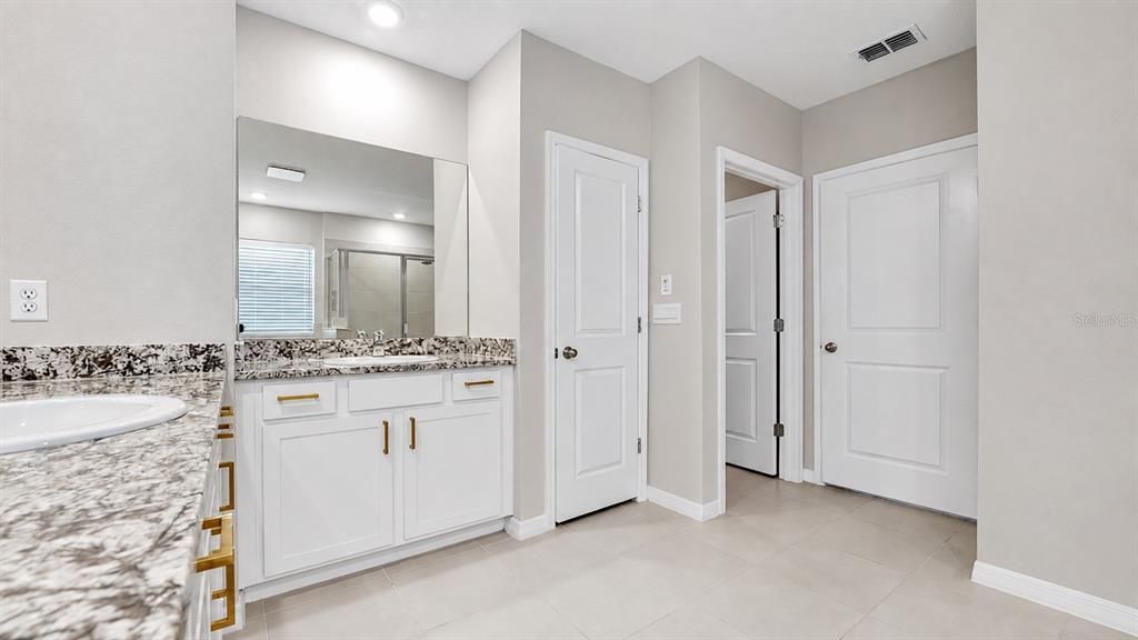 For Sale: $629,000 (5 beds, 4 baths, 4084 Square Feet)