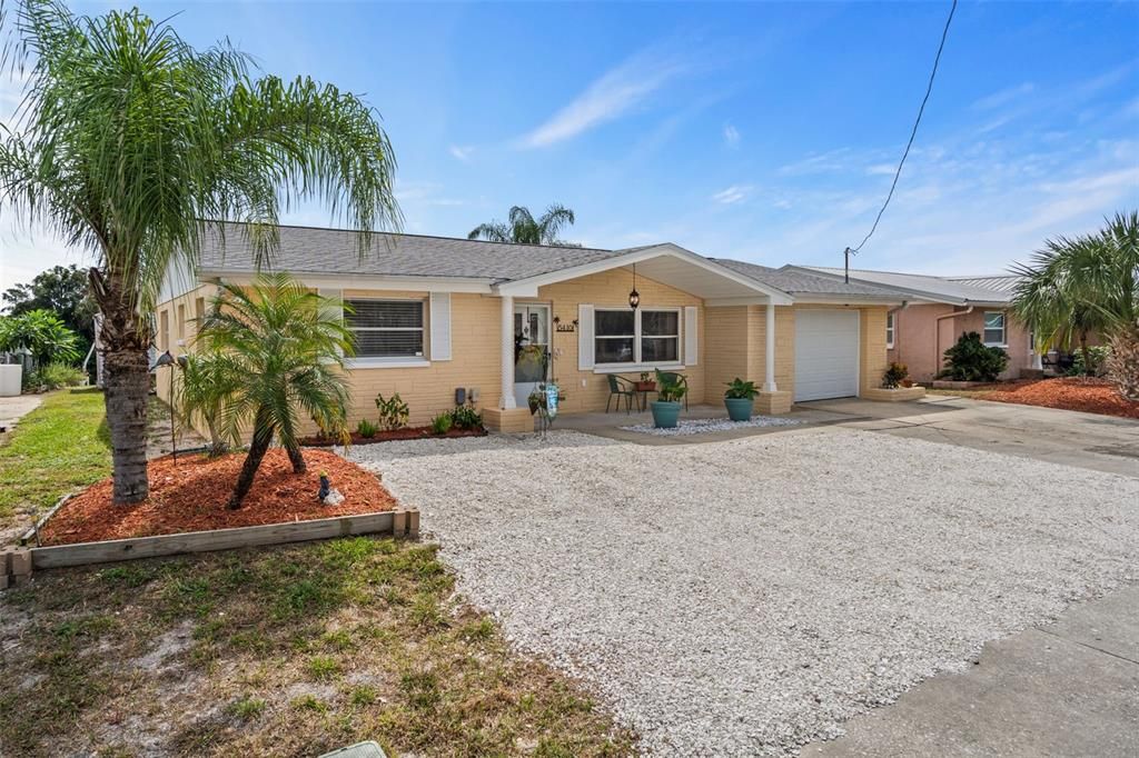 For Sale: $359,900 (2 beds, 2 baths, 1356 Square Feet)