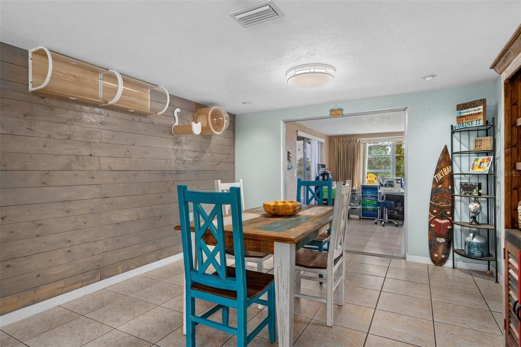 For Sale: $359,900 (2 beds, 2 baths, 1356 Square Feet)