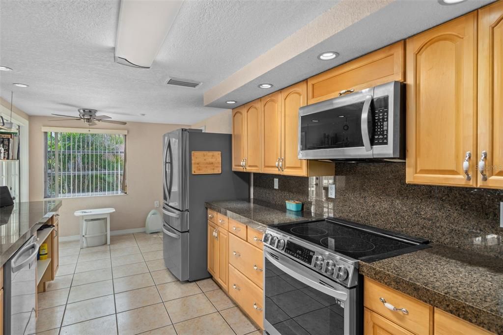 For Sale: $359,900 (2 beds, 2 baths, 1356 Square Feet)