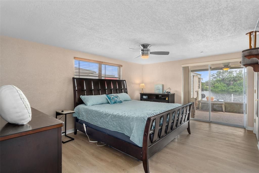 For Sale: $359,900 (2 beds, 2 baths, 1356 Square Feet)