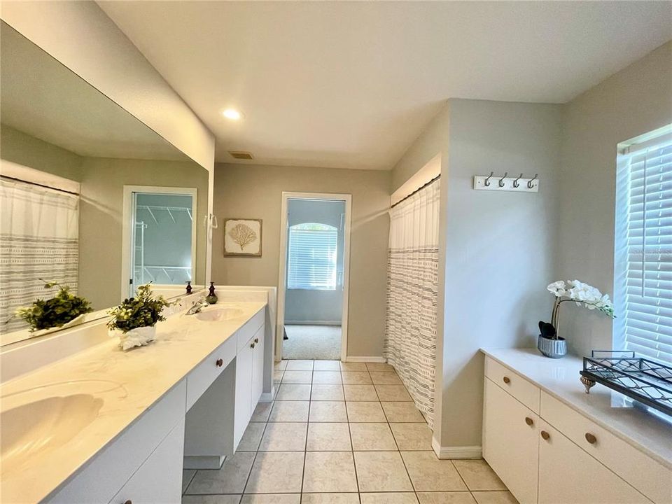 For Sale: $349,000 (3 beds, 2 baths, 1605 Square Feet)