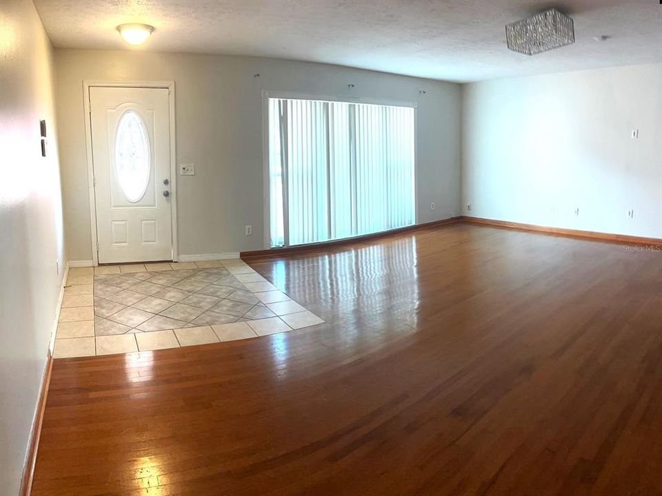 En Venta: $595,000 (3 camas, 2 baños, 1687 Pies cuadrados)