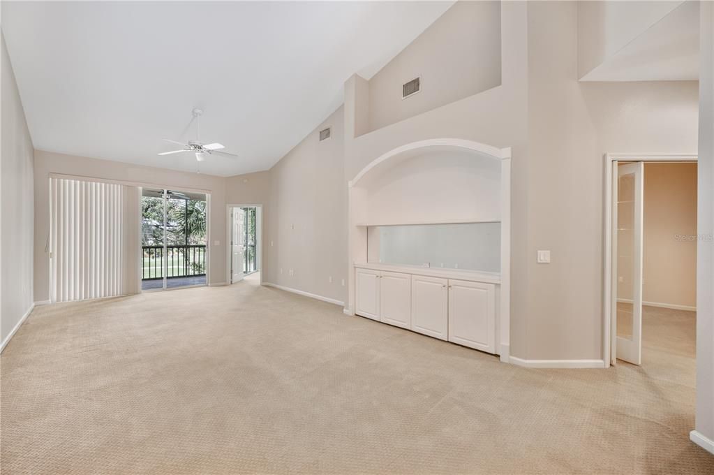 На продажу: $309,999 (2 спален, 2 ванн, 1624 Квадратных фут)