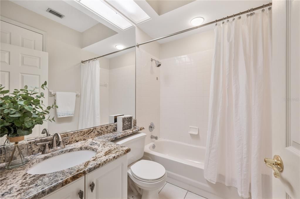 На продажу: $309,999 (2 спален, 2 ванн, 1624 Квадратных фут)