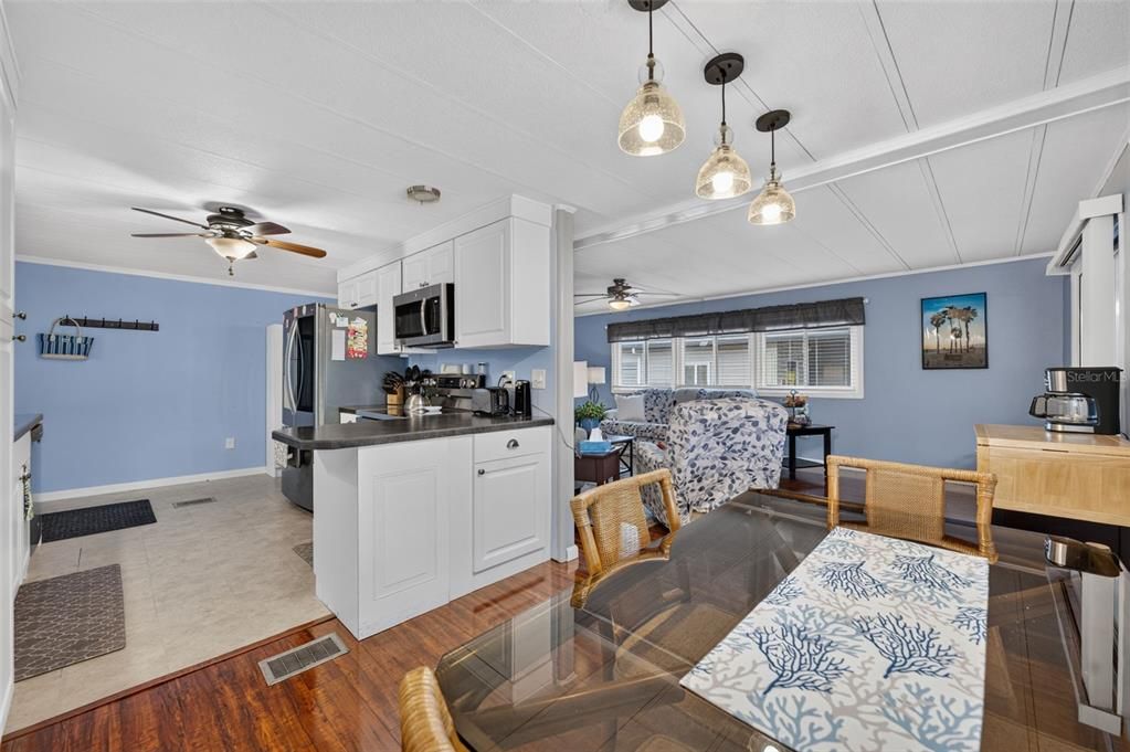 For Sale: $110,000 (2 beds, 2 baths, 1056 Square Feet)
