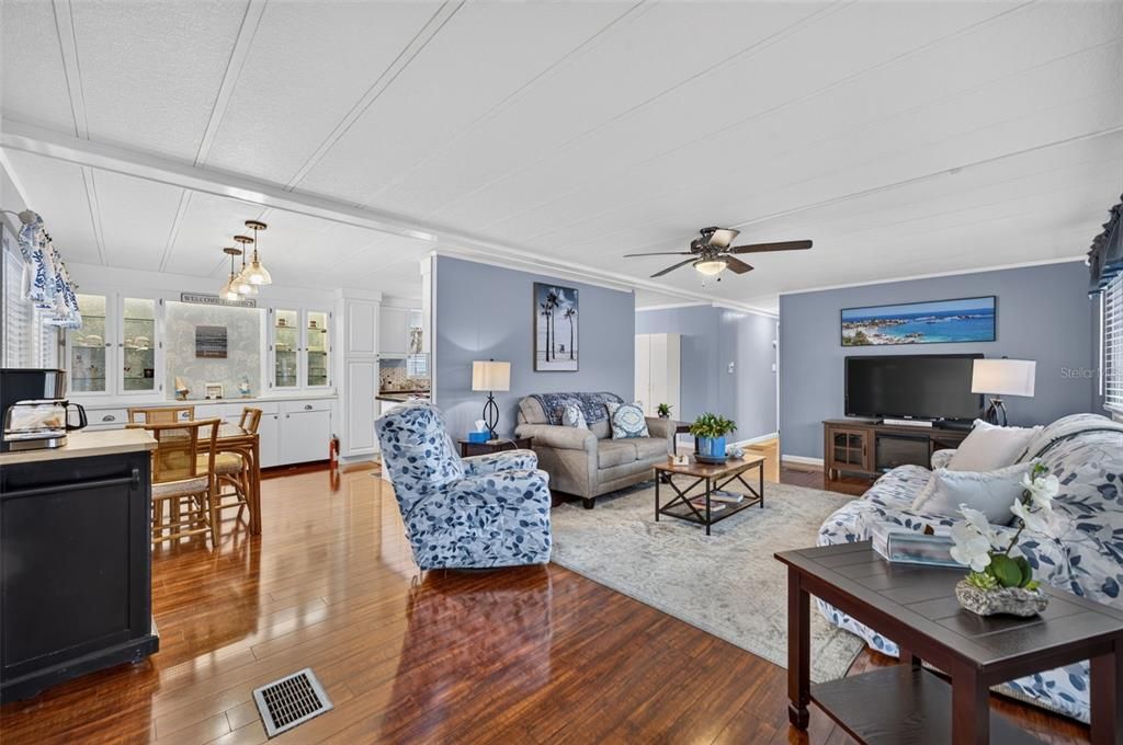 For Sale: $110,000 (2 beds, 2 baths, 1056 Square Feet)