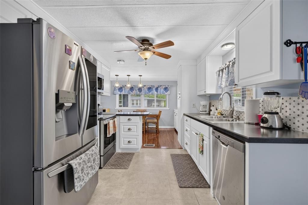 For Sale: $110,000 (2 beds, 2 baths, 1056 Square Feet)