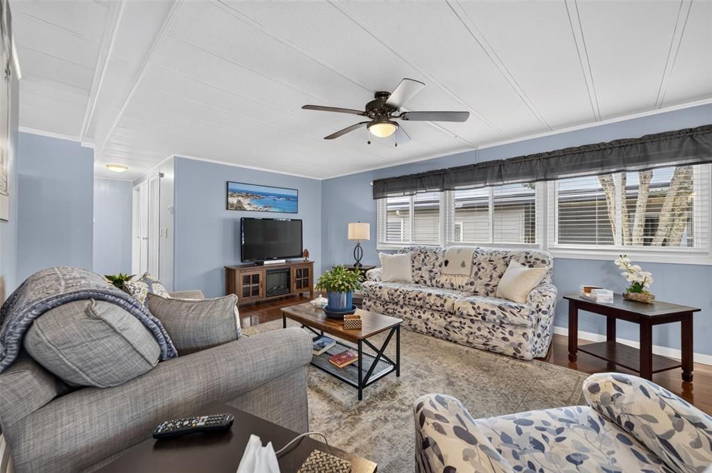 For Sale: $110,000 (2 beds, 2 baths, 1056 Square Feet)