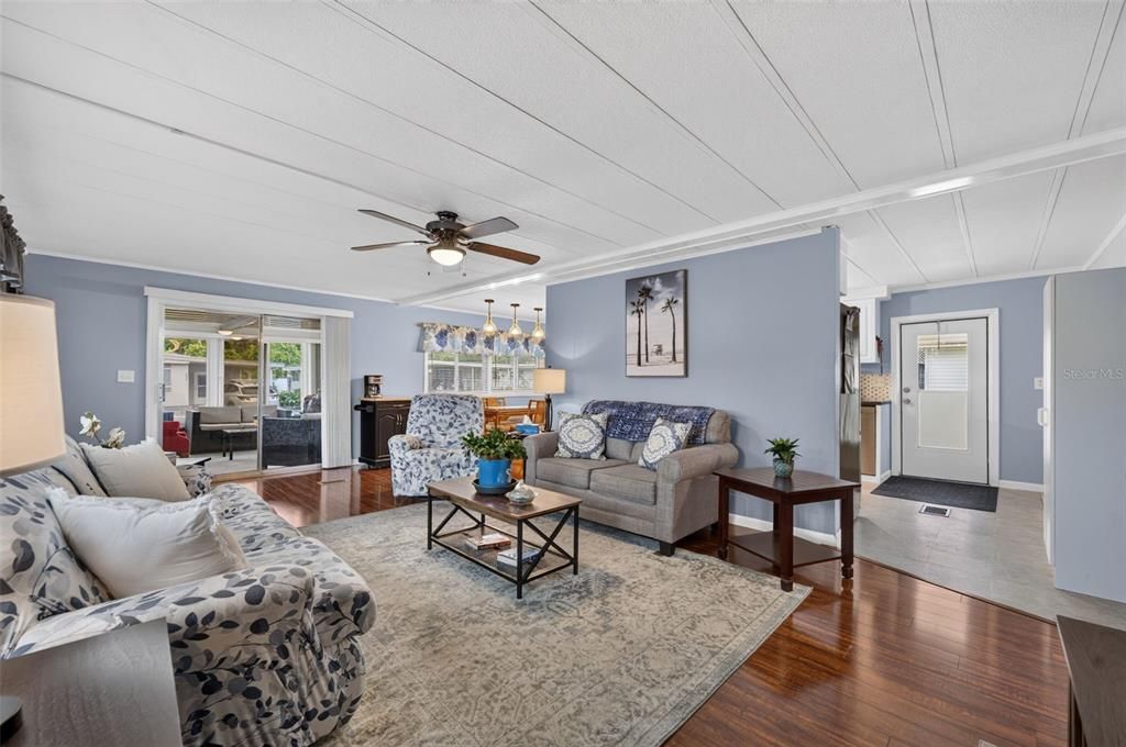 For Sale: $110,000 (2 beds, 2 baths, 1056 Square Feet)