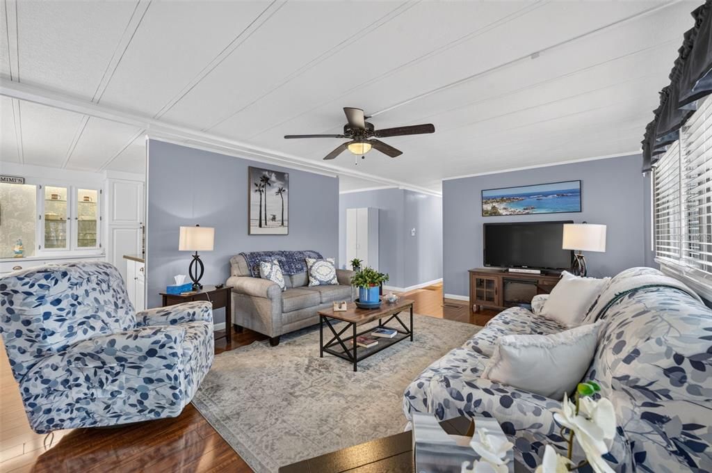 For Sale: $110,000 (2 beds, 2 baths, 1056 Square Feet)