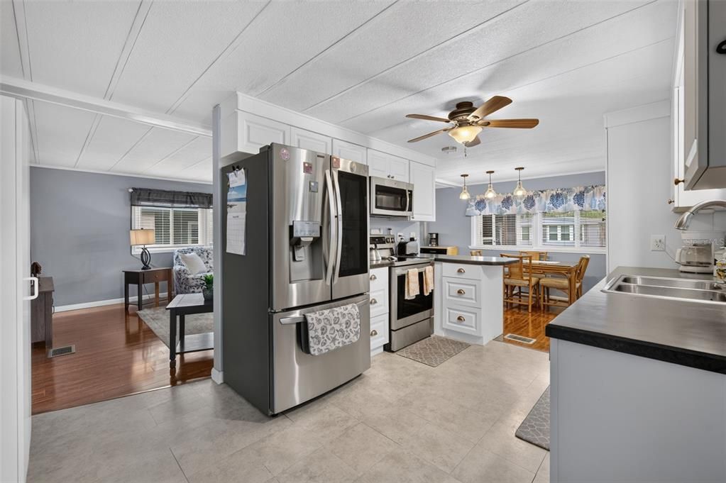 For Sale: $110,000 (2 beds, 2 baths, 1056 Square Feet)