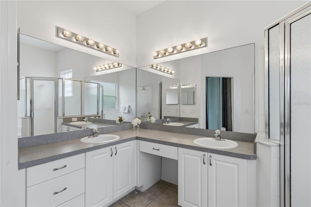 For Sale: $419,900 (4 beds, 3 baths, 1895 Square Feet)