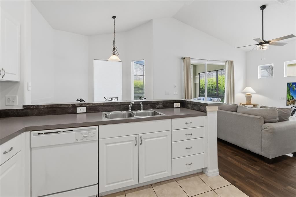 For Sale: $419,900 (4 beds, 3 baths, 1895 Square Feet)
