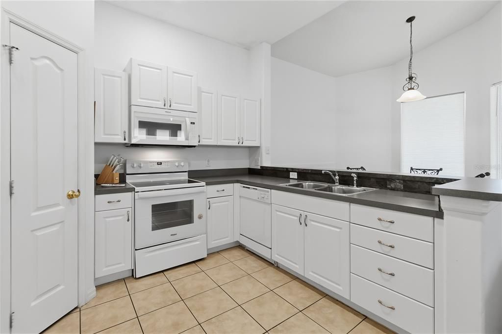 For Sale: $419,900 (4 beds, 3 baths, 1895 Square Feet)