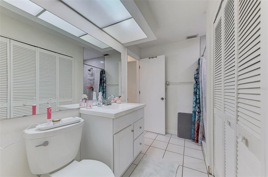 В аренду: $1,800 (2 спален, 2 ванн, 1135 Квадратных фут)