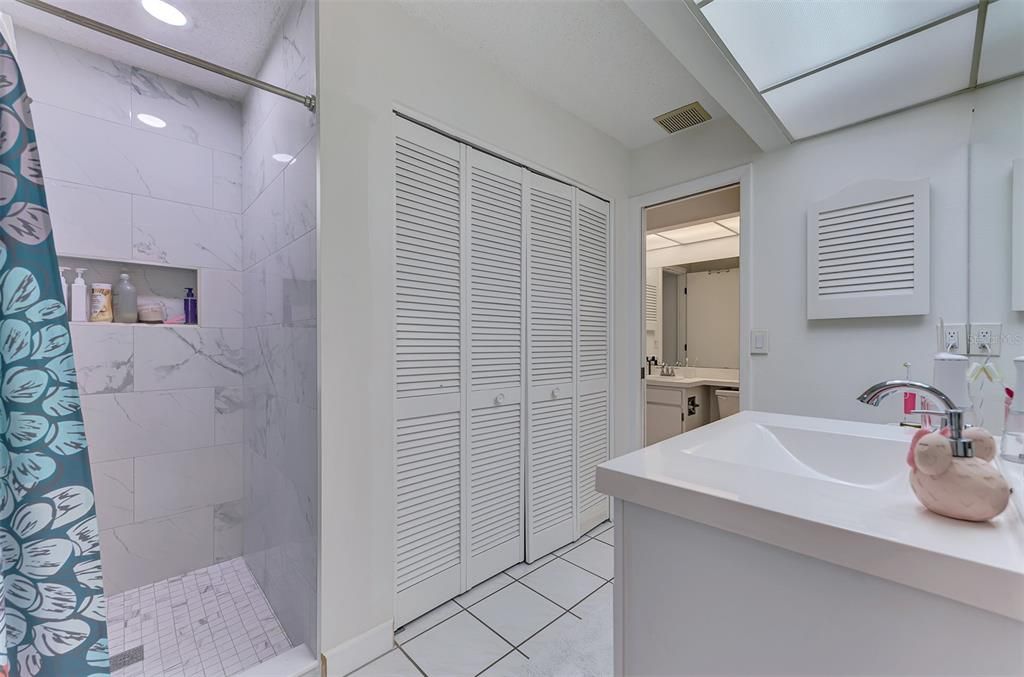 В аренду: $1,800 (2 спален, 2 ванн, 1135 Квадратных фут)