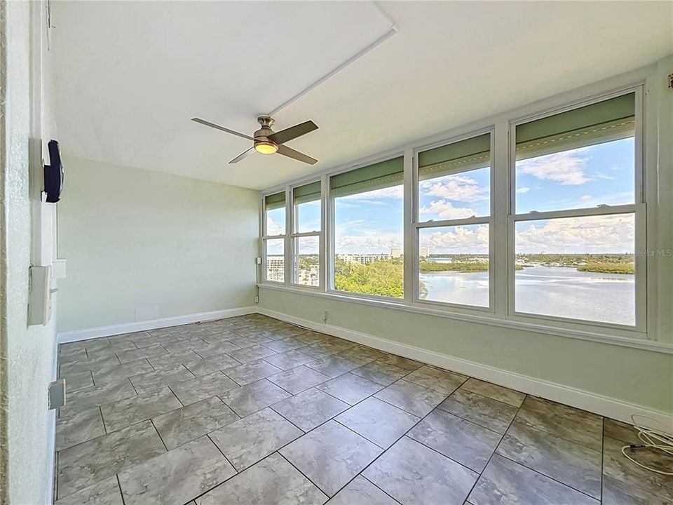 Activo con contrato: $245,000 (2 camas, 2 baños, 855 Pies cuadrados)