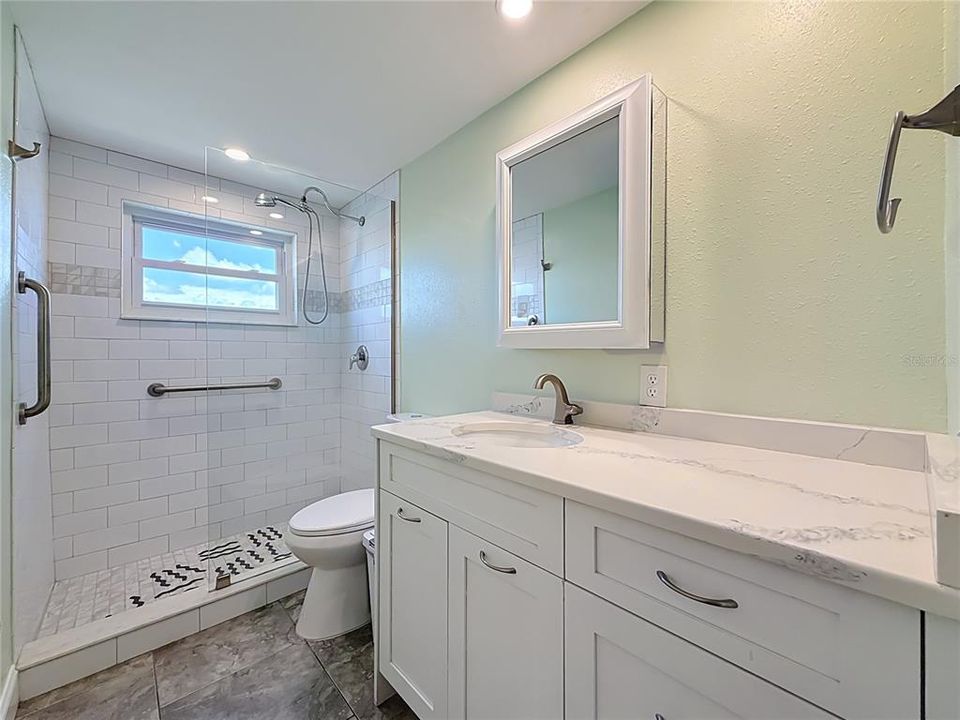 Activo con contrato: $245,000 (2 camas, 2 baños, 855 Pies cuadrados)