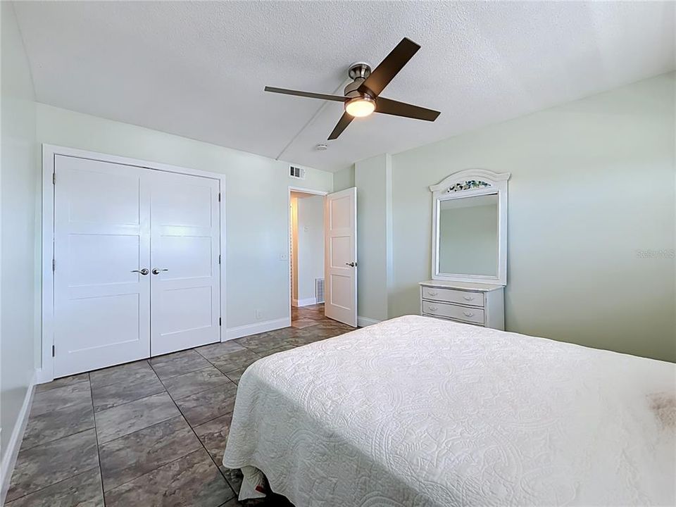 Activo con contrato: $245,000 (2 camas, 2 baños, 855 Pies cuadrados)