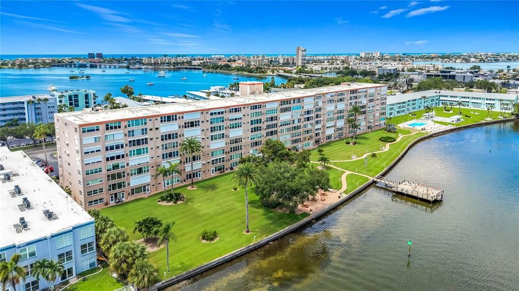 Activo con contrato: $245,000 (2 camas, 2 baños, 855 Pies cuadrados)