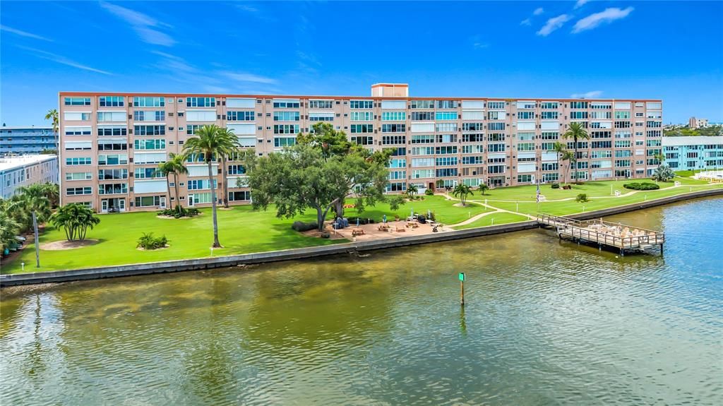 Activo con contrato: $245,000 (2 camas, 2 baños, 855 Pies cuadrados)