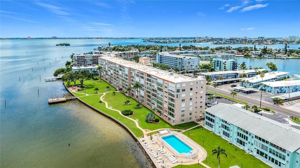 Activo con contrato: $245,000 (2 camas, 2 baños, 855 Pies cuadrados)