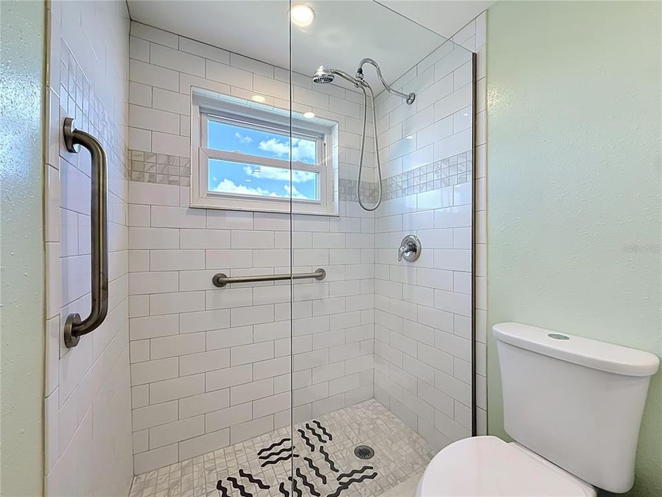 Activo con contrato: $245,000 (2 camas, 2 baños, 855 Pies cuadrados)