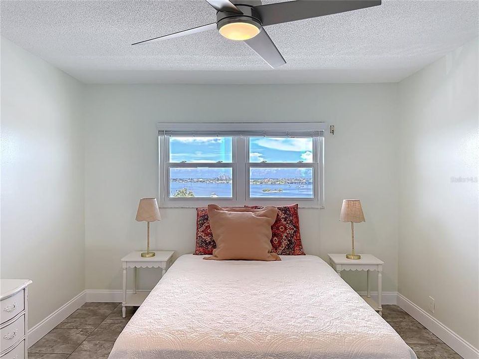 Activo con contrato: $245,000 (2 camas, 2 baños, 855 Pies cuadrados)