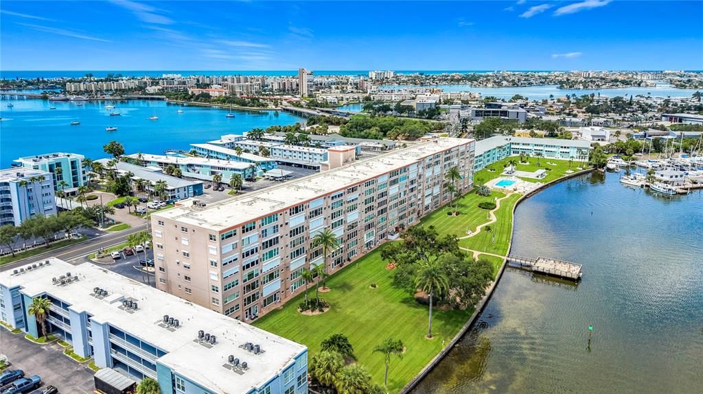 Activo con contrato: $245,000 (2 camas, 2 baños, 855 Pies cuadrados)