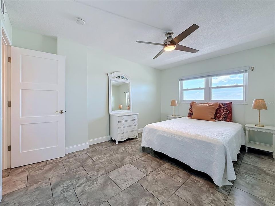 Activo con contrato: $245,000 (2 camas, 2 baños, 855 Pies cuadrados)