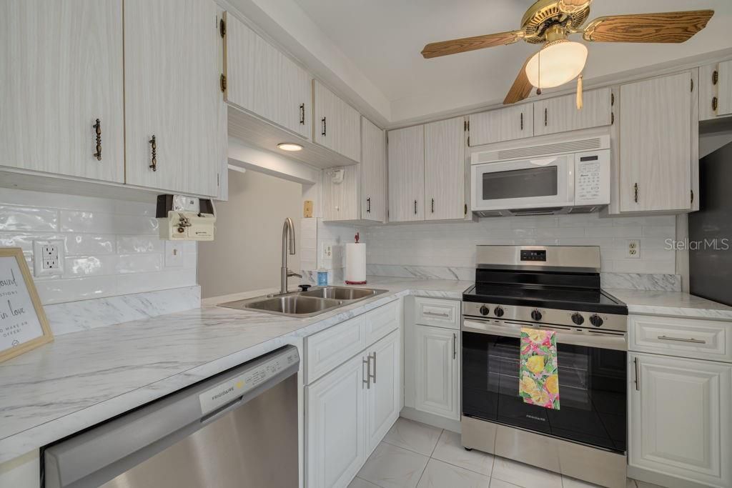 En Venta: $72,500 (2 camas, 1 baños, 975 Pies cuadrados)