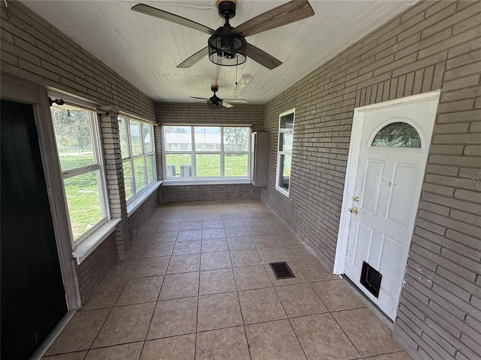 For Sale: $205,000 (4 beds, 3 baths, 1958 Square Feet)