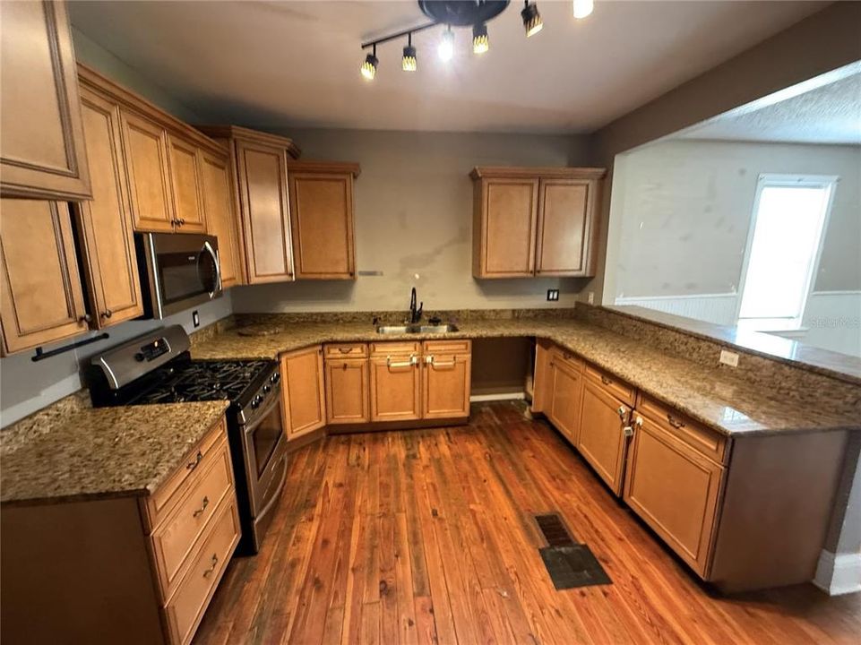 For Sale: $205,000 (4 beds, 3 baths, 1958 Square Feet)