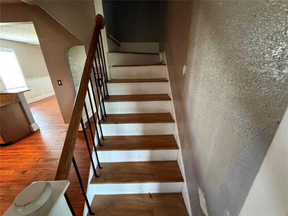 For Sale: $205,000 (4 beds, 3 baths, 1958 Square Feet)