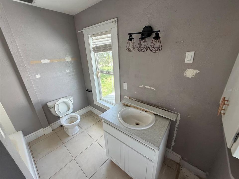 For Sale: $205,000 (4 beds, 3 baths, 1958 Square Feet)